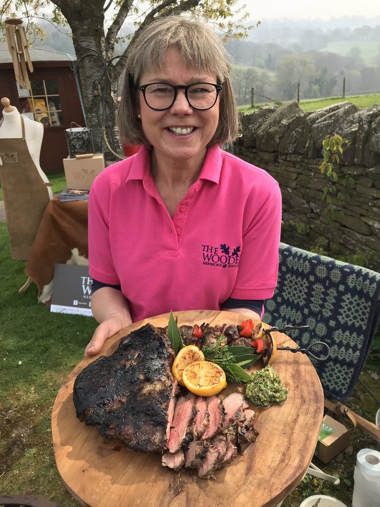 How to cook a leg of lamb on a fire pit